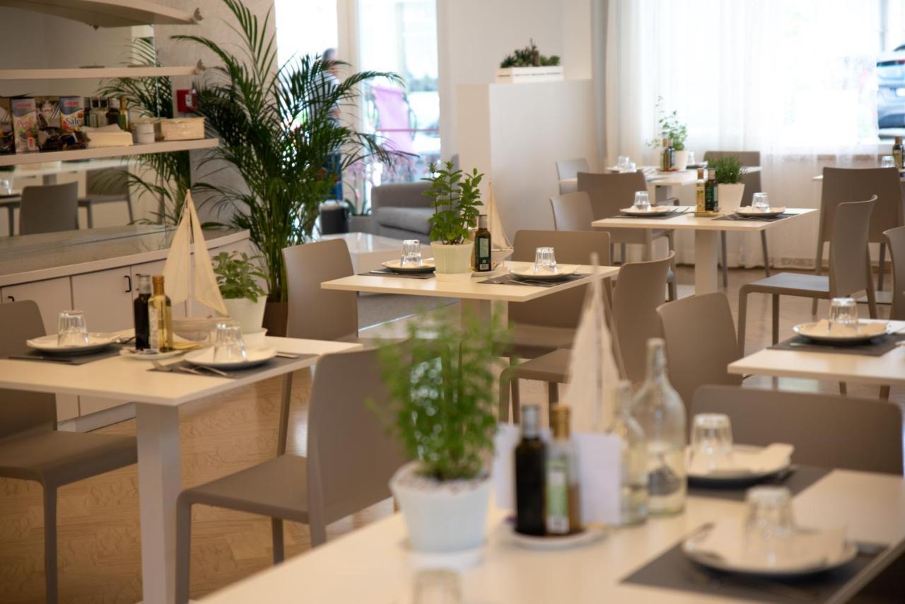 Hotel San Gottardo Riccione Ngoại thất bức ảnh