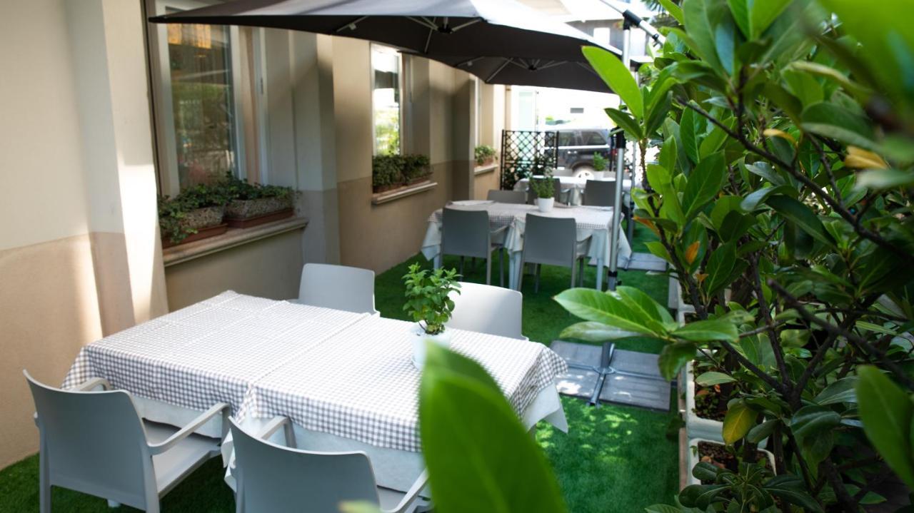 Hotel San Gottardo Riccione Ngoại thất bức ảnh
